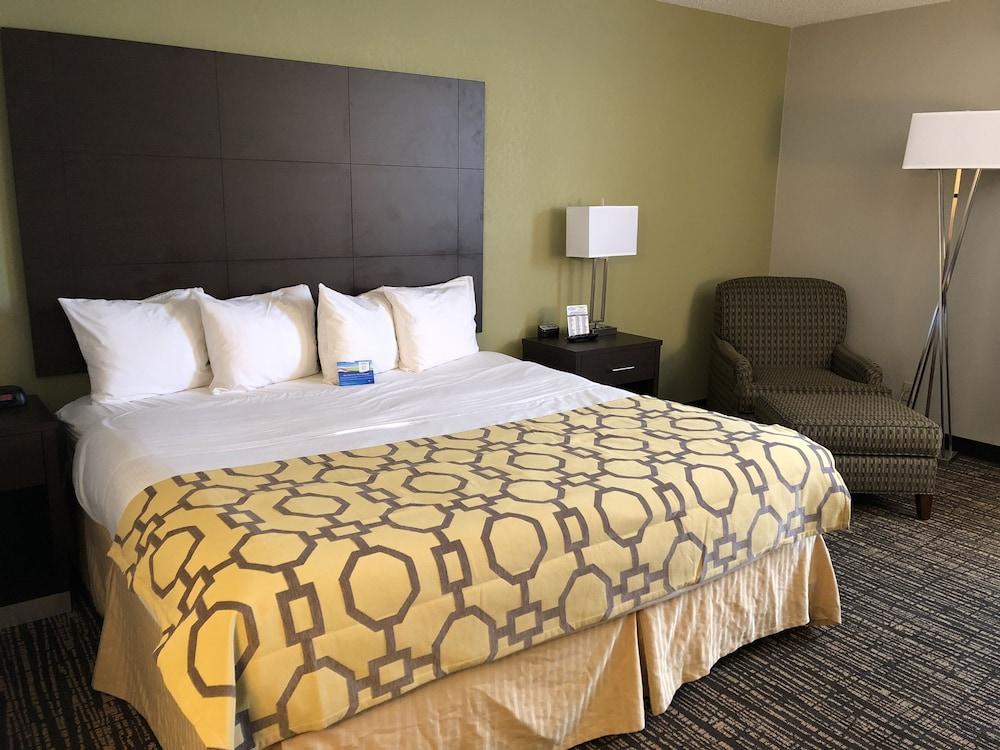 Baymont By Wyndham Washington Hotel Exterior photo